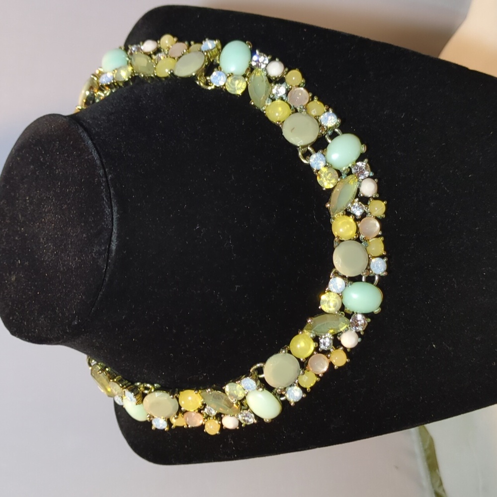 LOFT Crystal Stones Statement necklace.‎ - Picture 5 of 9